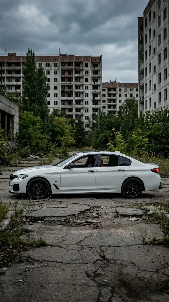 Призрак Чернобыля: Автомобиль Среди Руин — кадр 3